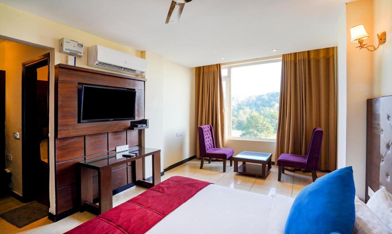 Redwood Resort Panchkula Dış mekan fotoğraf